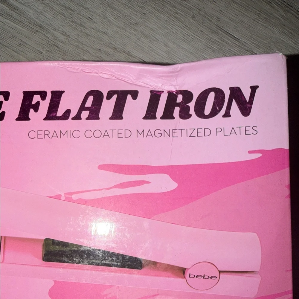 Bebe‎ Pink Ceramic Flat Iron